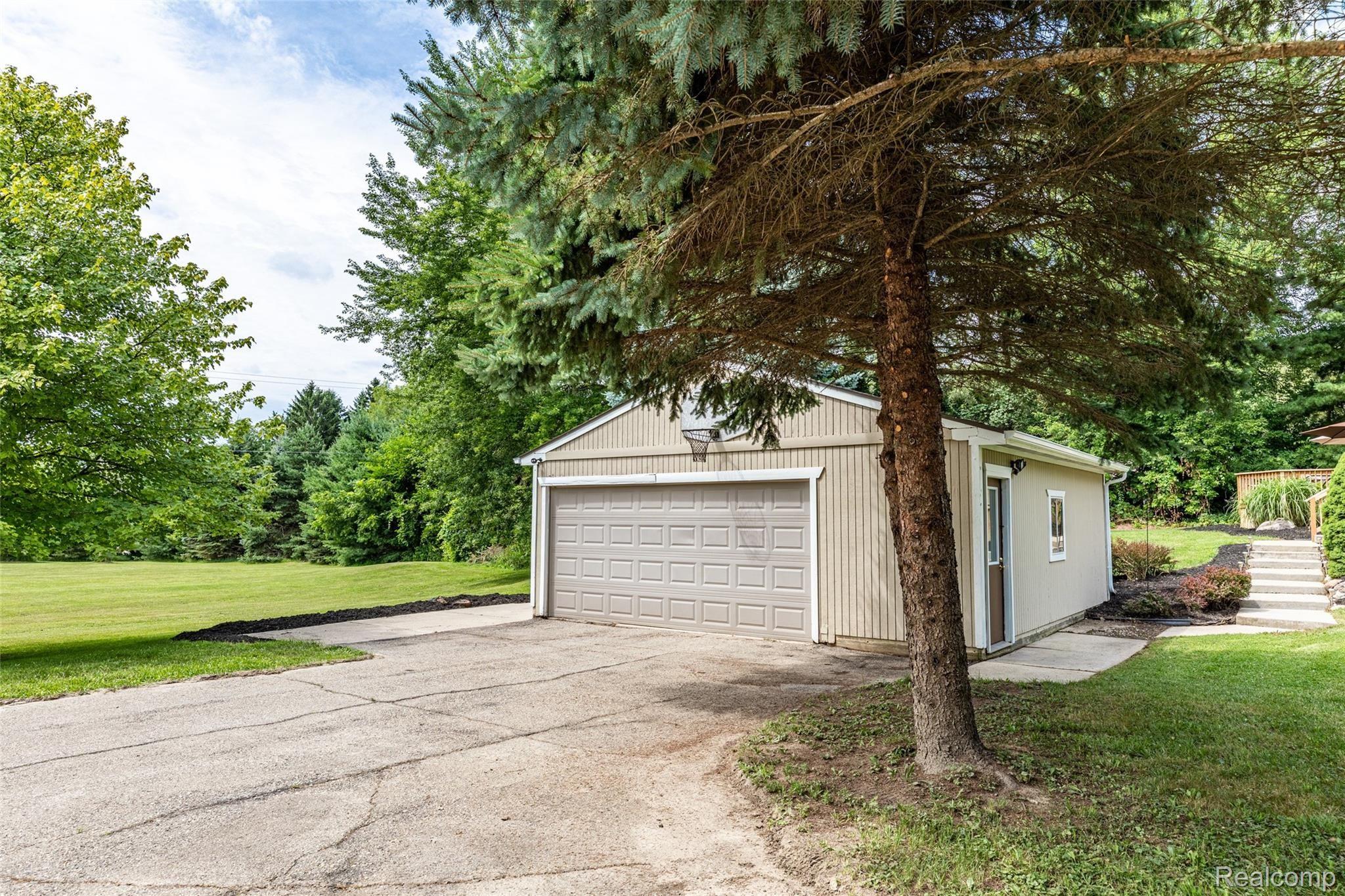 11136 Clyde Road Fenton, MI 48430 - Photo 11 of 70 11136 Clyde Road - Hartland, MI