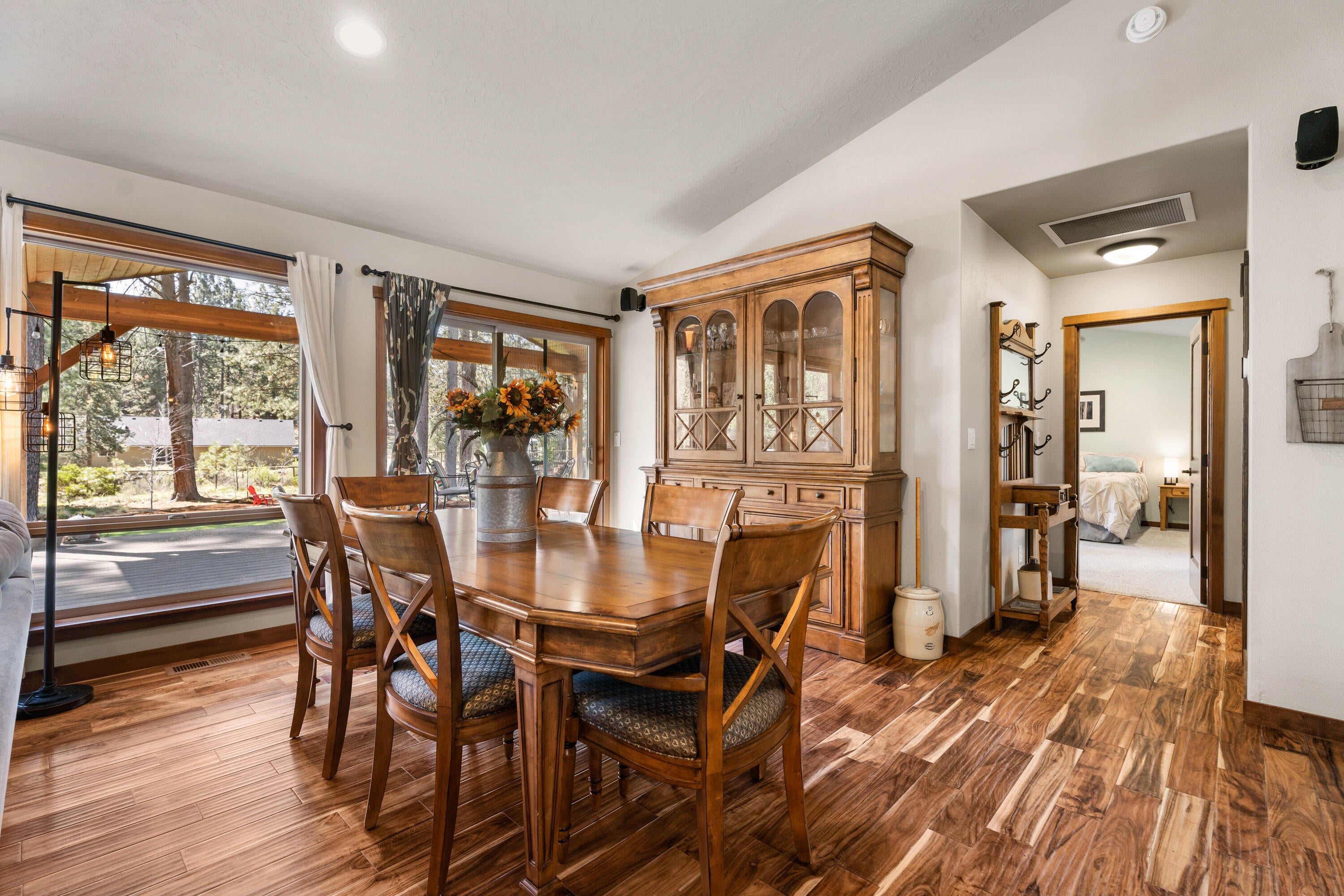 19041 Baker Road Bend, OR 97702 - Photo 13 of 45 26-Dining Room