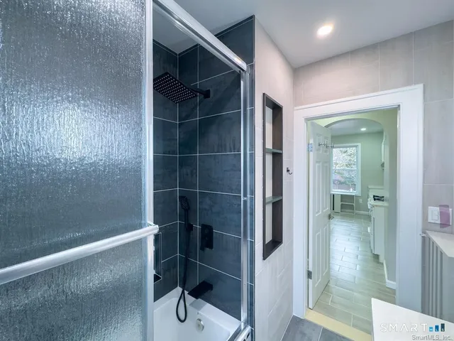 $2,300 | 23 Lake Street, Waterbury, CT 06708