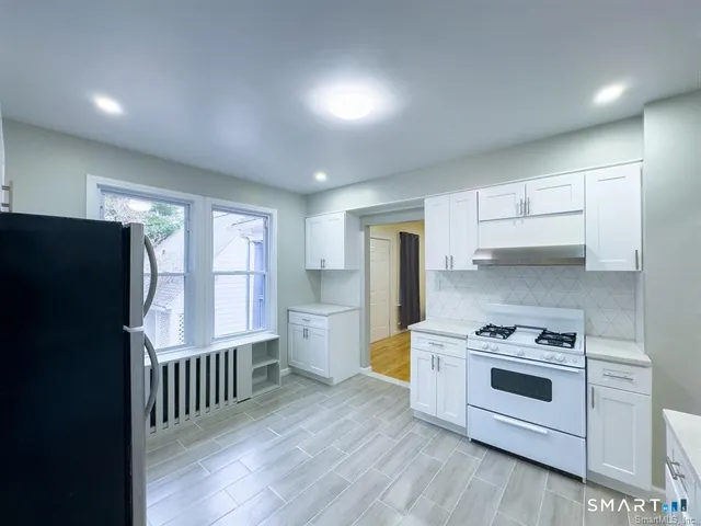 $2,300 | 23 Lake Street, Waterbury, CT 06708