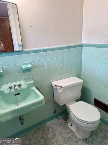 a bathroom with a sink and a toilet