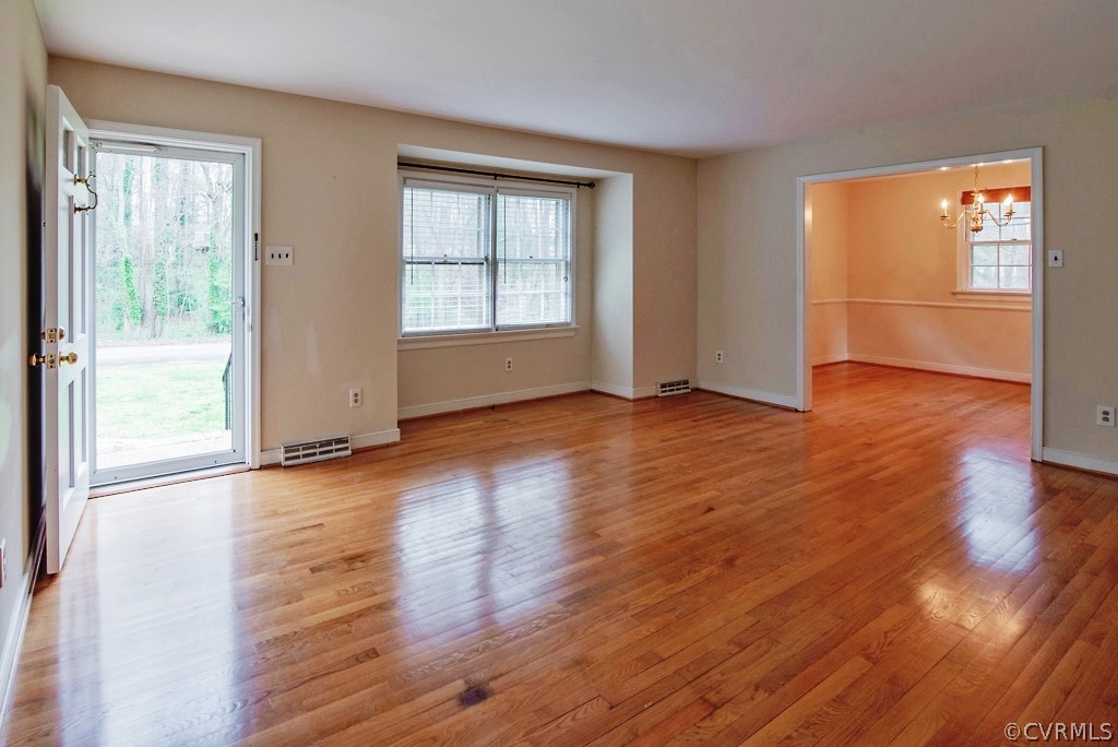 10231 Pondera Road Richmond, VA 23235 - Photo 6 of 40 Living Room
