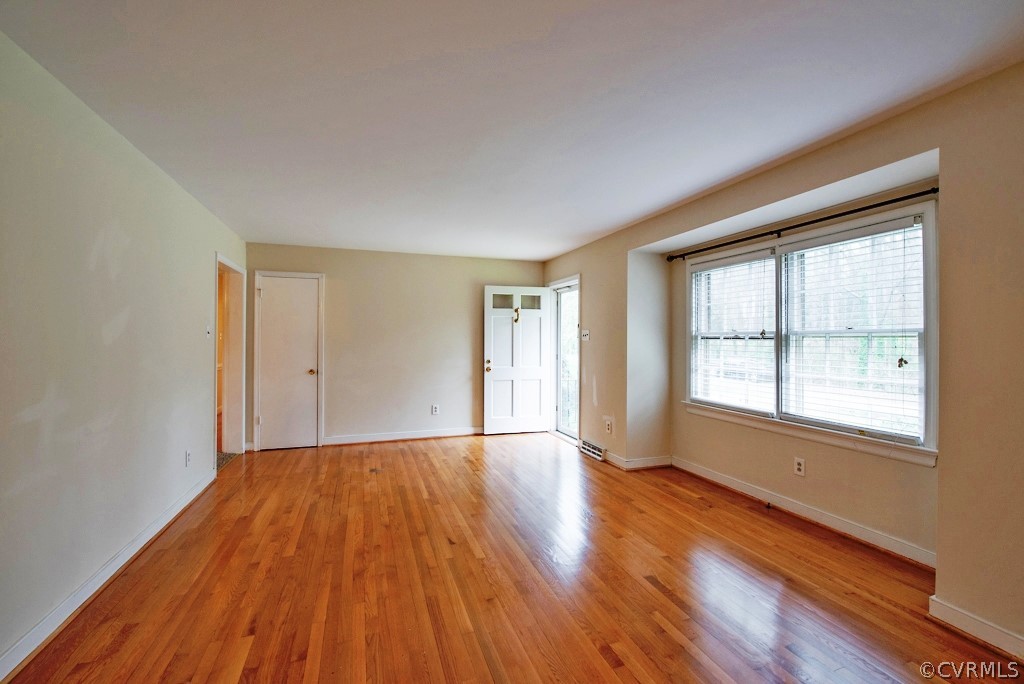 10231 Pondera Road Richmond, VA 23235 - Photo 7 of 40 Living Room