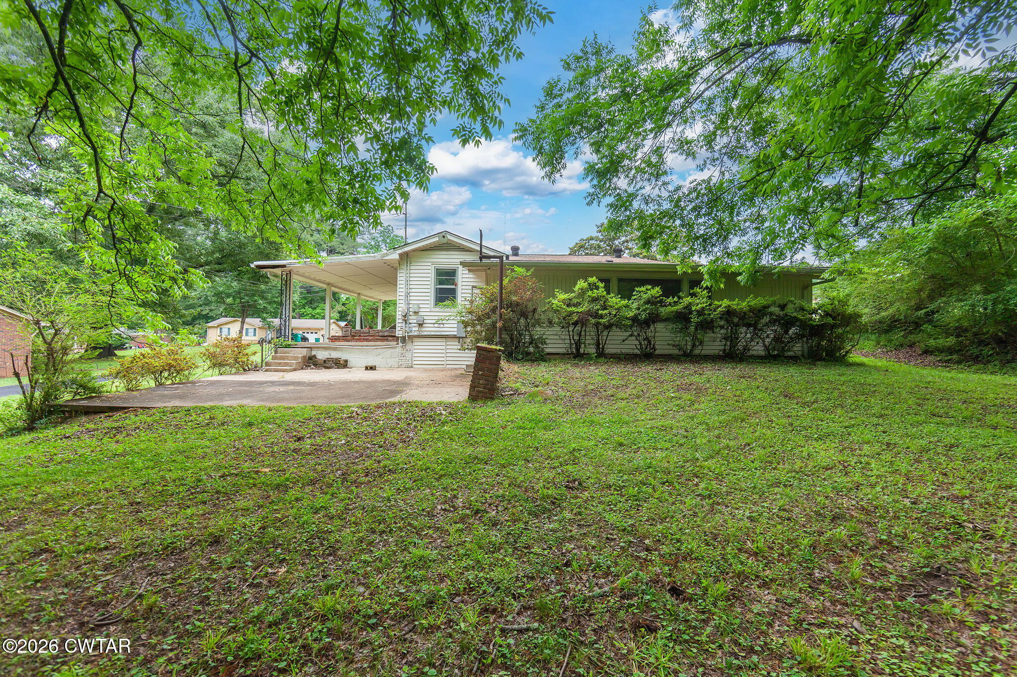 118 Radio Road Jackson, TN 38301 - Photo 21 of 22 a front view of a house with garden