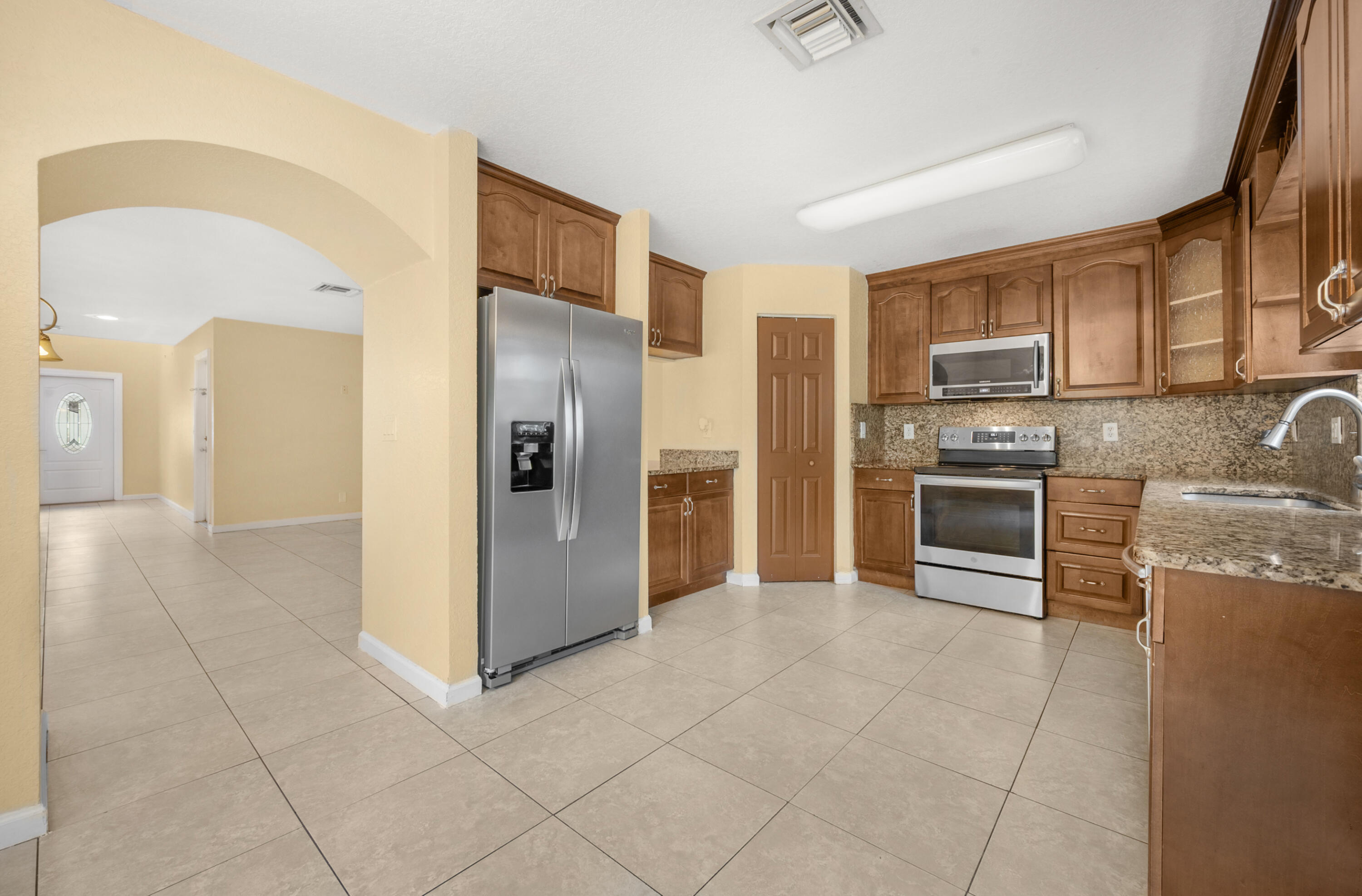 929 Imperial Lake Road West Palm Beach, FL 33413 - Photo 7 of 16 Kitchen