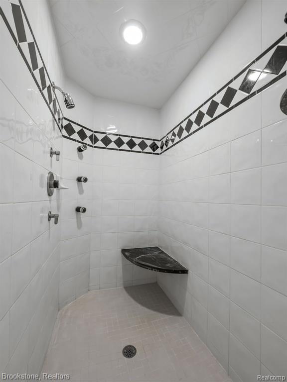 2076 South Long Lake Road Fenton, MI 48430 - Photo 20 of 32 Gallery Image 20