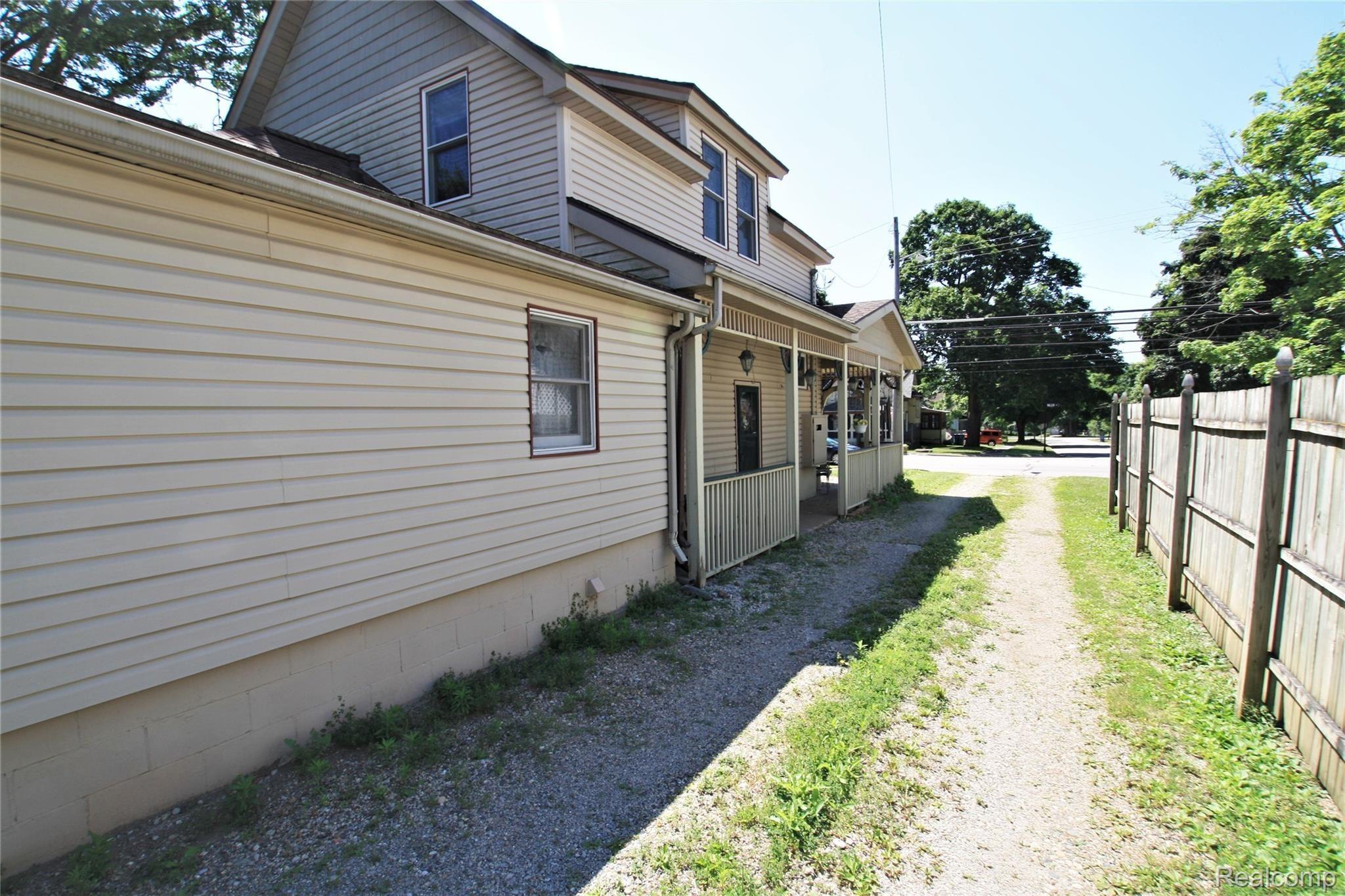 8104 Miller Road Swartz Creek, MI 48473 - Photo 2 of 22 IMG_1863.JPG