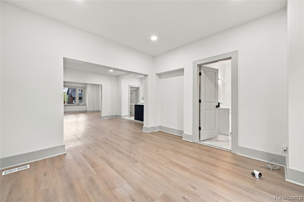 1187 Lawrence Street Detroit, MI 48202 - Photo 11 of 28 Gallery Image 11