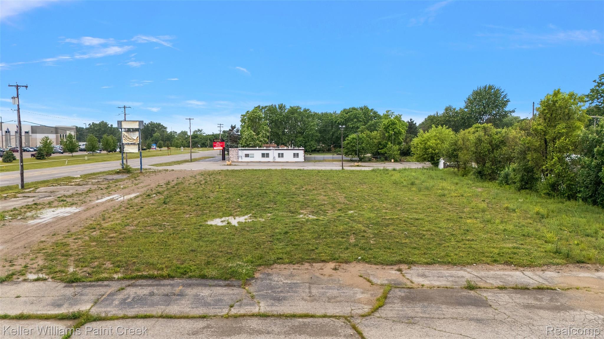4403 Davison Road Burton, MI 48509 - Photo 6 of 27 06-4403 Davison Rd-6.jpg