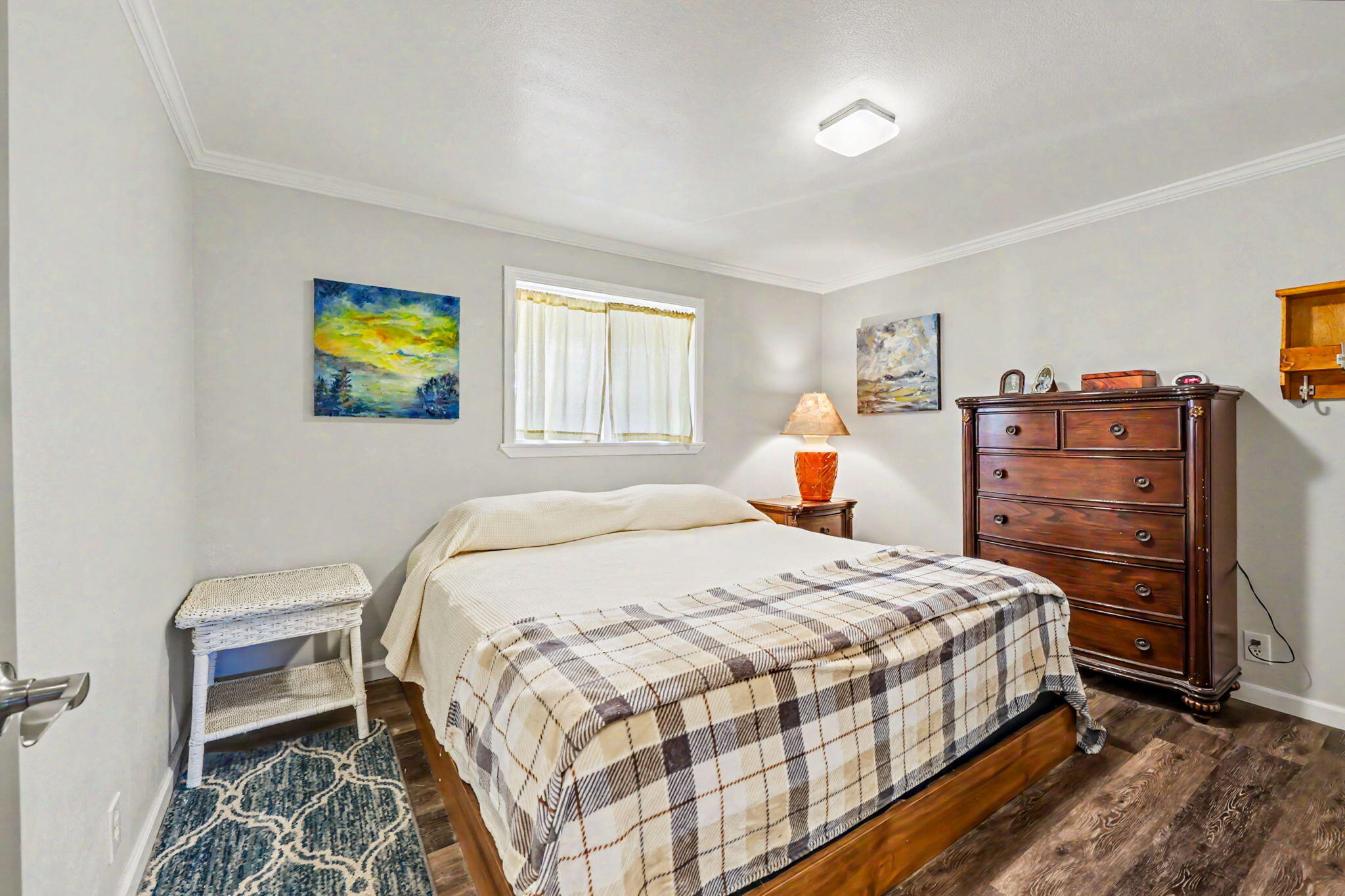 145 Highway 234 Eagle Point, OR 97524 - Photo 19 of 43 a bedroom with a bed and painting on the wall
