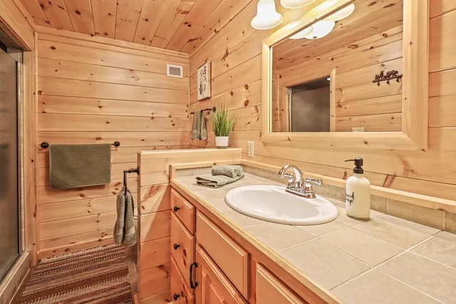 $2,000,000 | 11392 N Pine, Tripoli, WI 54564