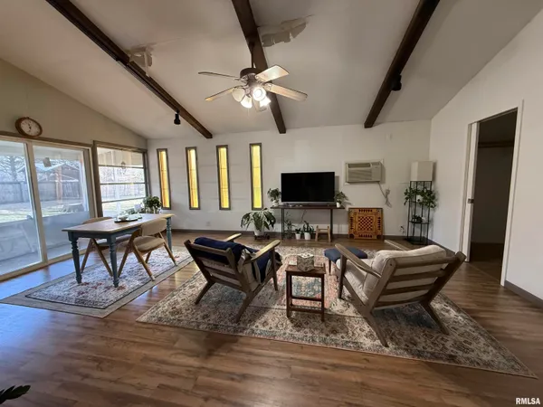 $200,000 | 300 South Glenview Drive, Carbondale, IL 62901