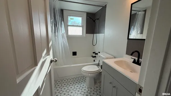 $200,000 | 300 South Glenview Drive, Carbondale, IL 62901