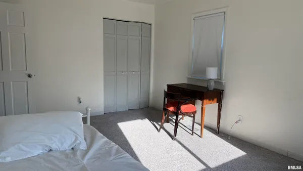 $200,000 | 300 South Glenview Drive, Carbondale, IL 62901