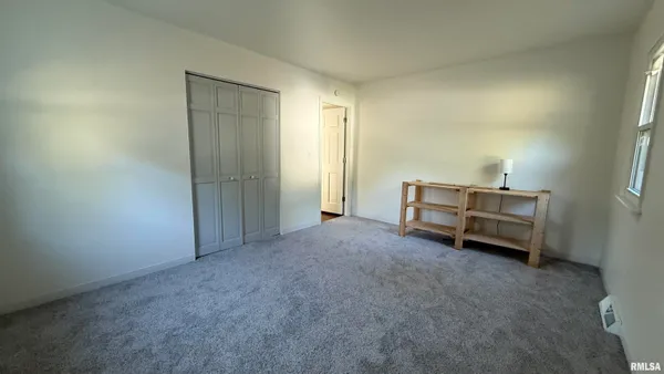 $200,000 | 300 South Glenview Drive, Carbondale, IL 62901