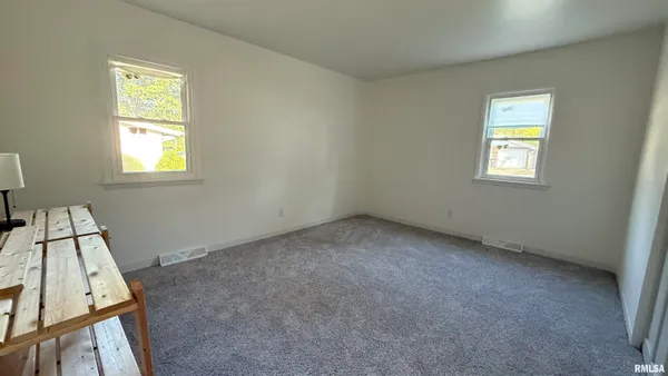 $200,000 | 300 South Glenview Drive, Carbondale, IL 62901