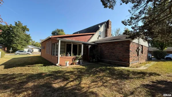 $200,000 | 300 South Glenview Drive, Carbondale, IL 62901