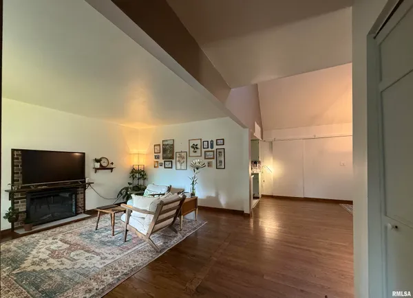 $200,000 | 300 South Glenview Drive, Carbondale, IL 62901