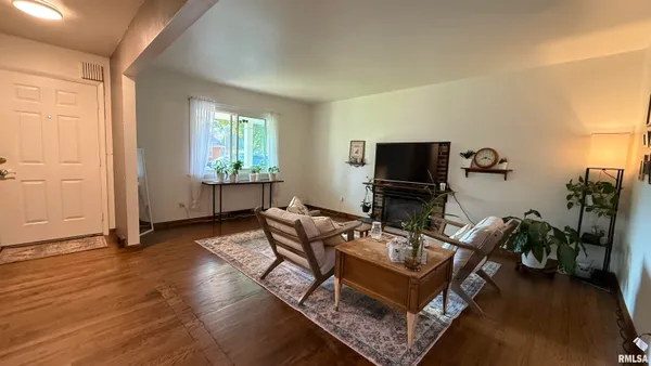 $200,000 | 300 South Glenview Drive, Carbondale, IL 62901