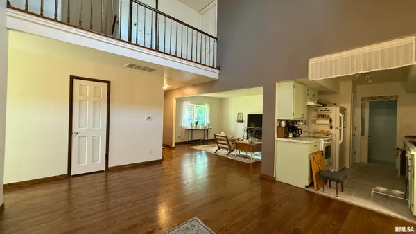$200,000 | 300 South Glenview Drive, Carbondale, IL 62901