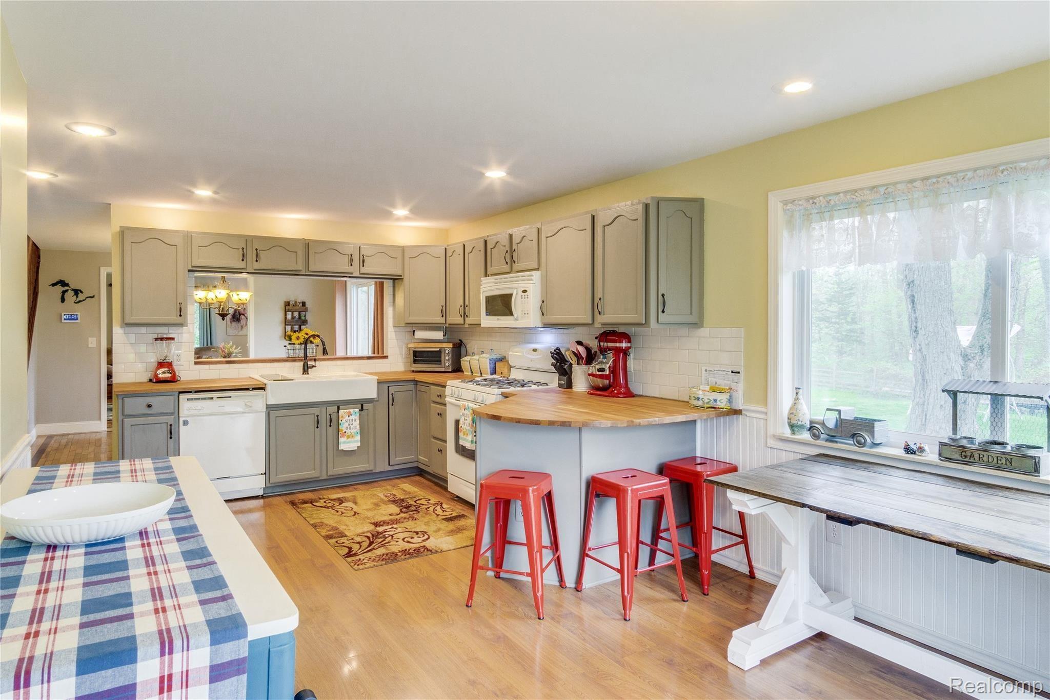 13316 Seymour Road Gaines, MI 48436 - Photo 8 of 35 Interiors (13 of 34).jpg