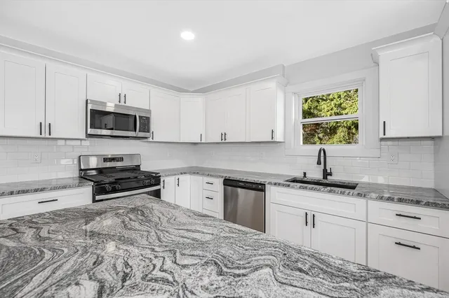 $689,900 | 6 Coolidge Street, Westford, MA 01886