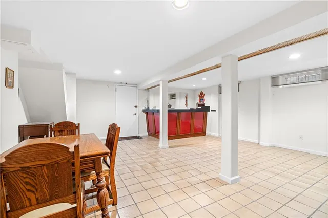 a view of a livingroom with furniture