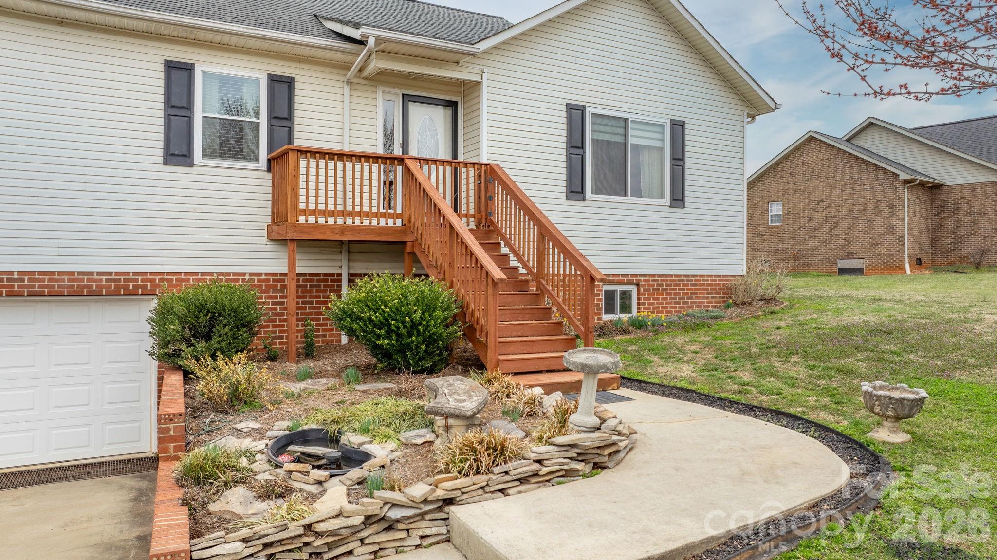 4820 Wordsworth Circle Conover, NC 28613 - Photo 3 of 38