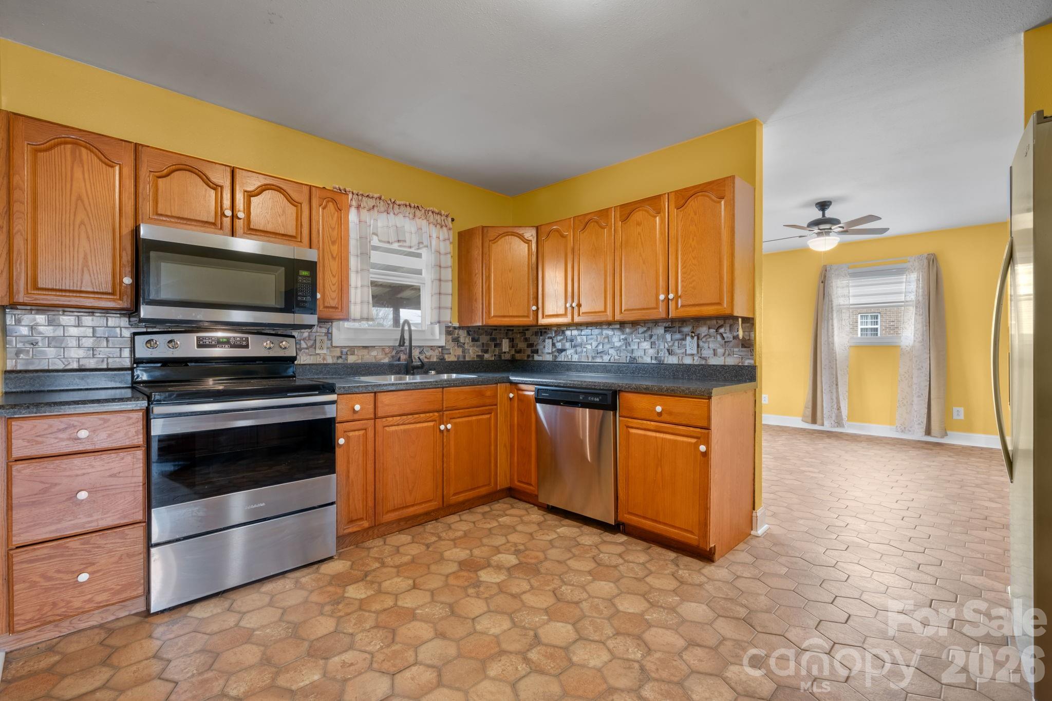 4820 Wordsworth Circle Conover, NC 28613 - Photo 9 of 38