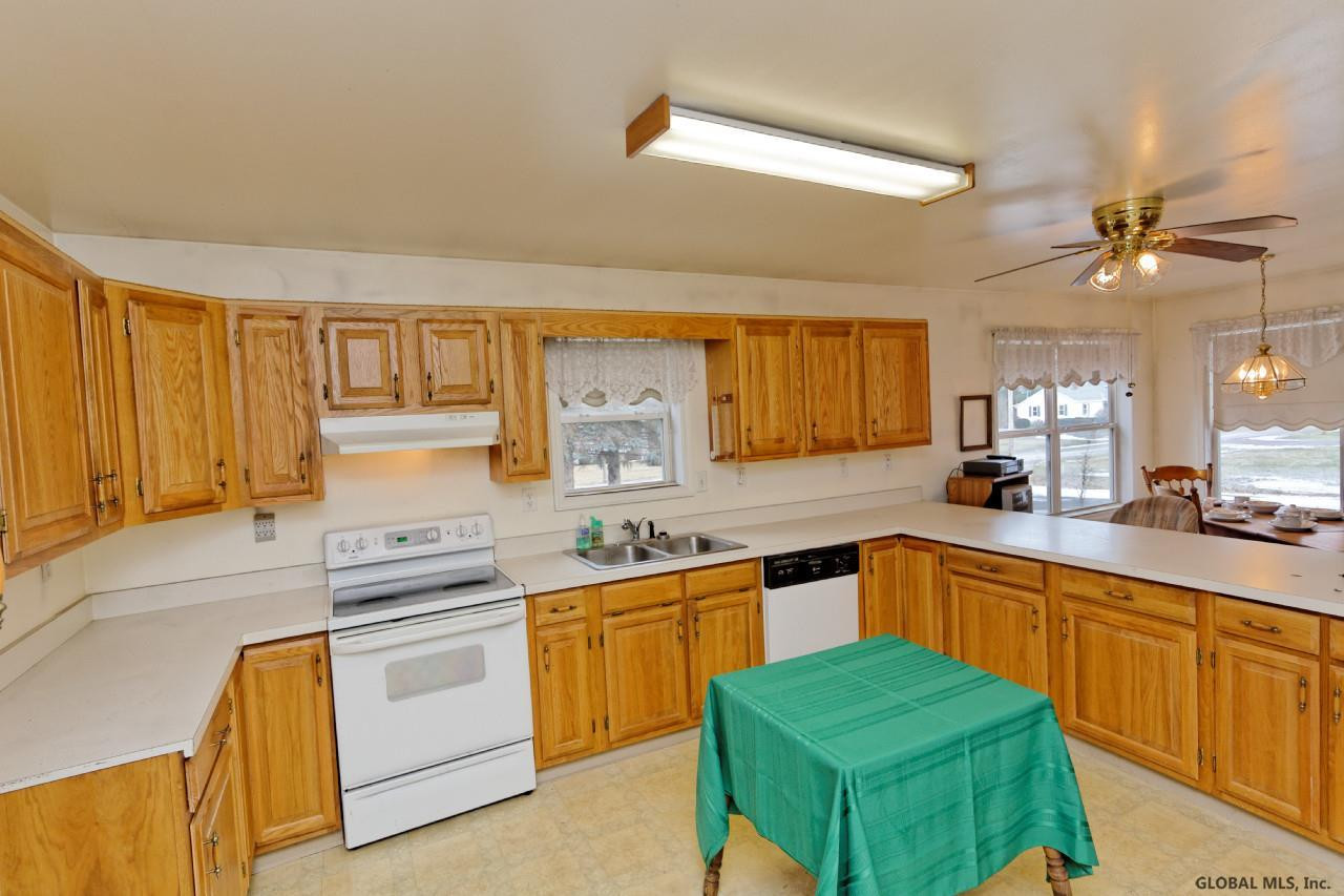 11 Echo Drive Rotterdam, NY 12306 - Photo 6 of 23 Photo 6