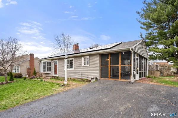 $289,900 | 215 Monroe Street, East Hartford, CT 06118