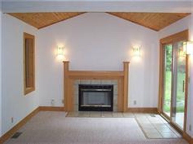 1928 Quail Hollow Road Pekin, IL 61554 - Photo 5 of 9 Gallery Image 5