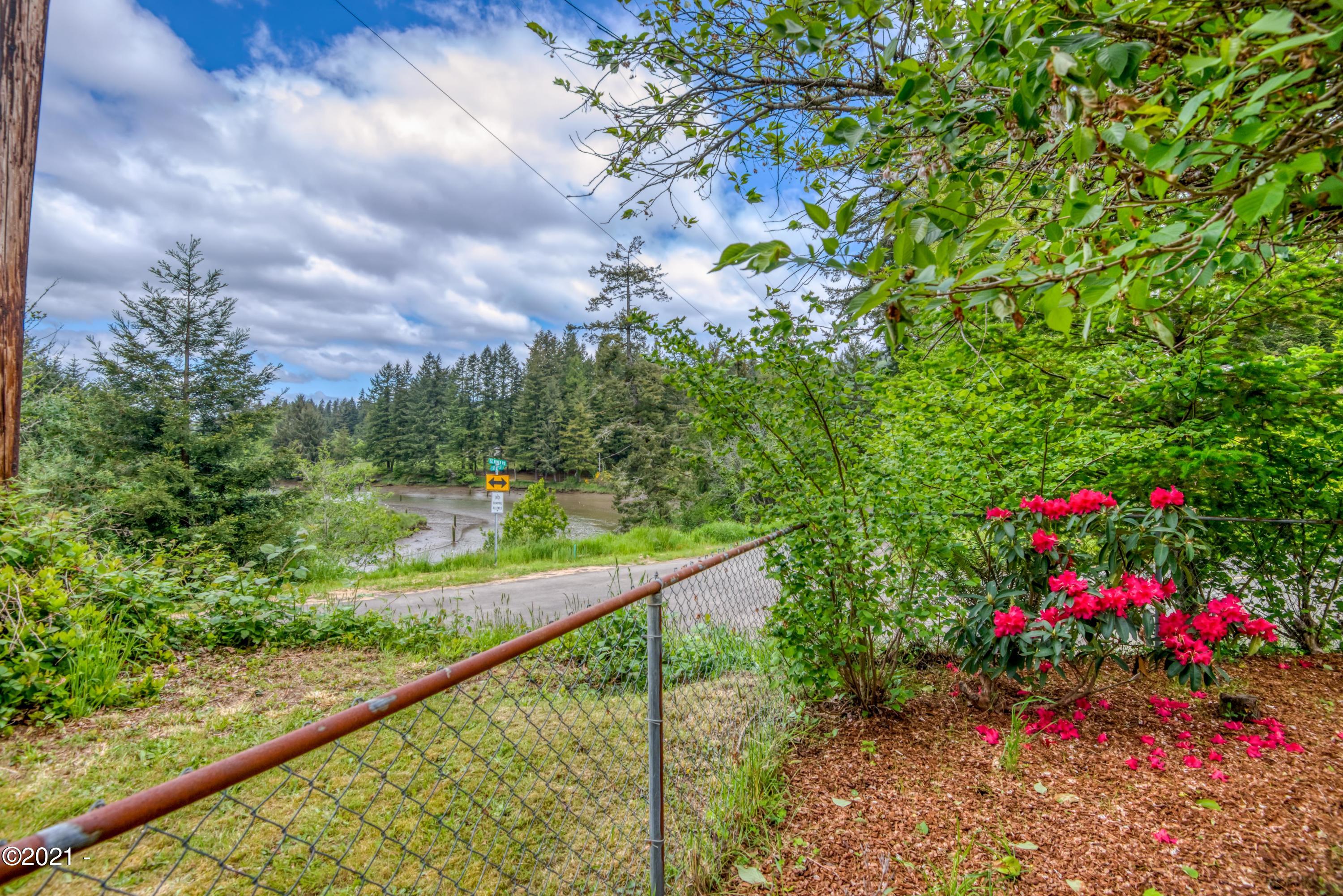 1211 Southeast River Road Toledo, OR 97391 - Photo 9 of 48 1211River66