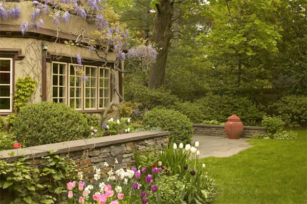 8 Lincoln Lane Cambridge, MA 02138 - Photo 12 of 13 a view of statue in the garden