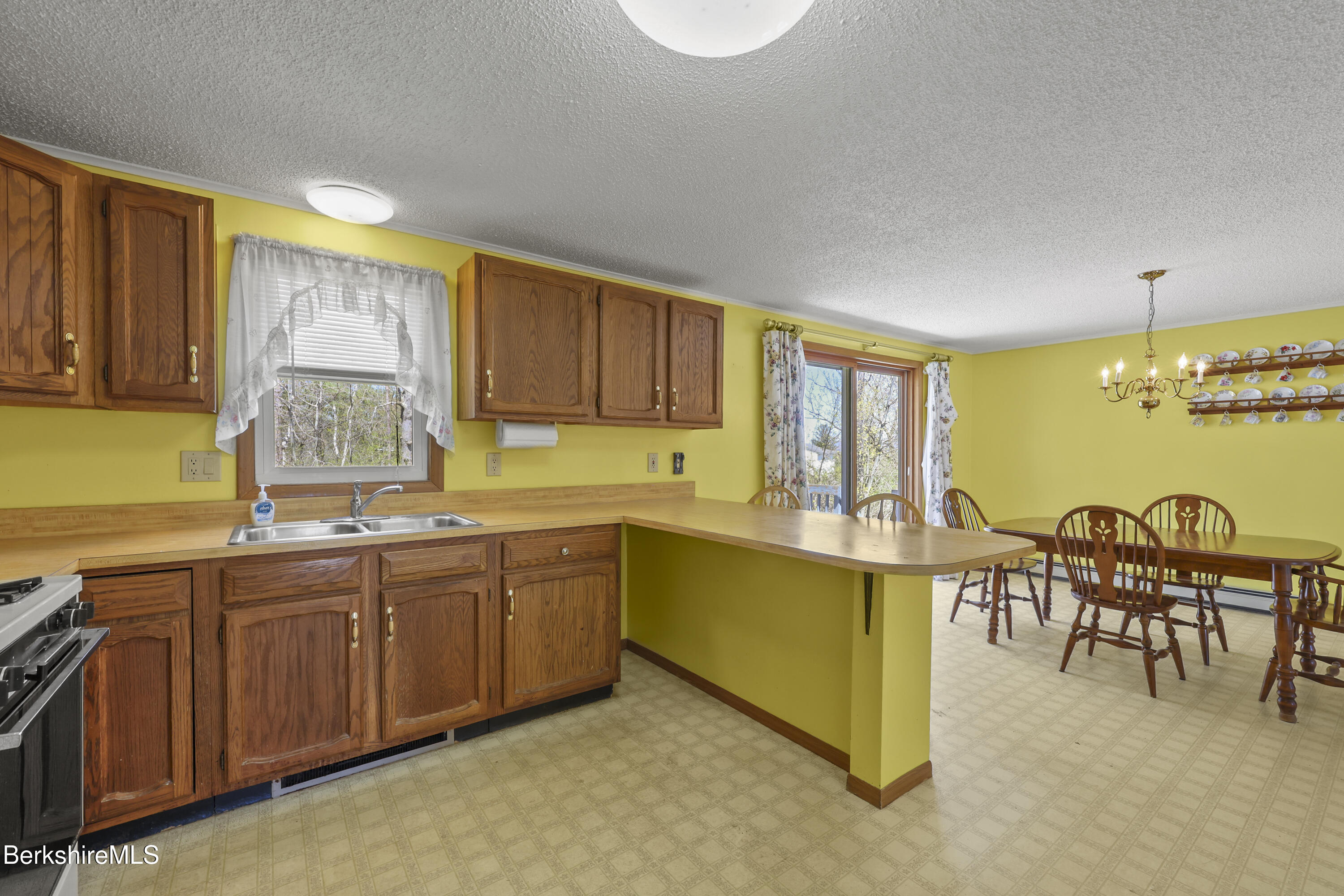 9 Donovan Street Pittsfield, MA 01201 - Photo 6 of 29 Kitchen