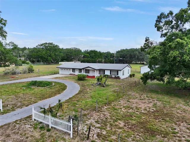 a view of a garden with lawn chairs