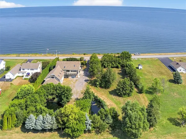 $399,900 | 14462 Lakeshore Road, Carlton, NY 14477