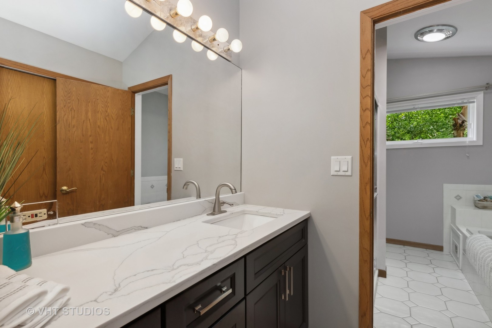 914 Atkinson Road Lake Bluff, IL 60044 - Photo 24 of 42 Gallery Image 24