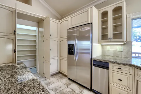 a view of empty room with windows