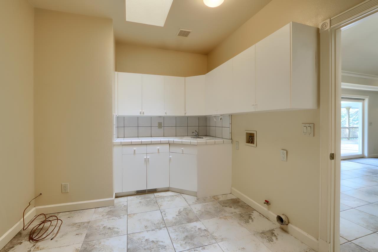 46580 Vista Del Rio Drive Oakhurst, CA 93644 - Photo 25 of 82 a view of utility room