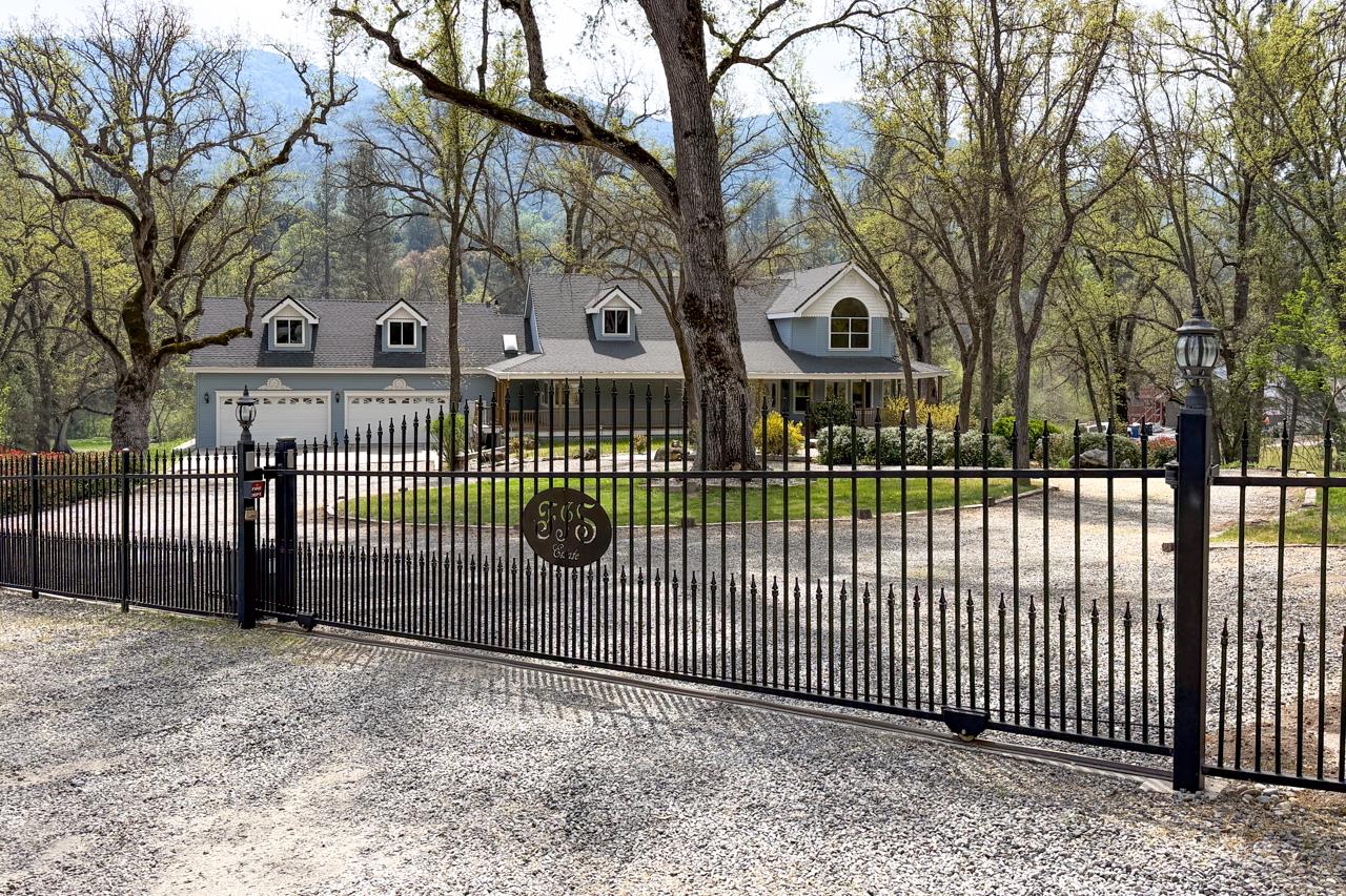 46580 Vista Del Rio Drive Oakhurst, CA 93644 - Photo 79 of 82 a view of a wrought iron fences in front of house
