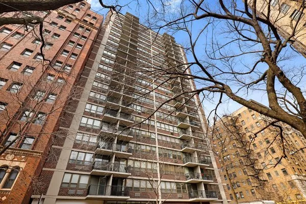 $2,400 | 2740 North Pine Grove Avenue, Unit 20G, Chicago, IL 60614