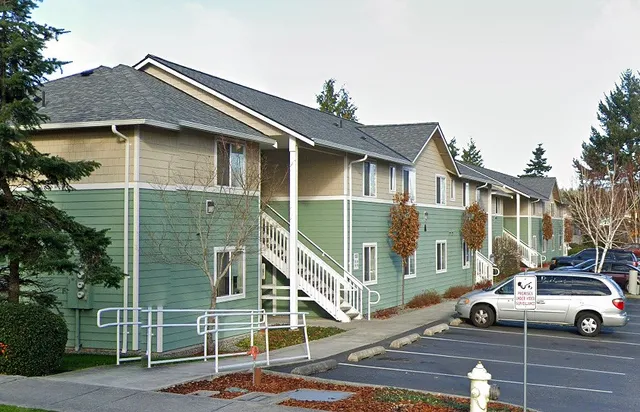 $943 | 300 Northeast 7th Avenue, Oak Harbor, WA 98277