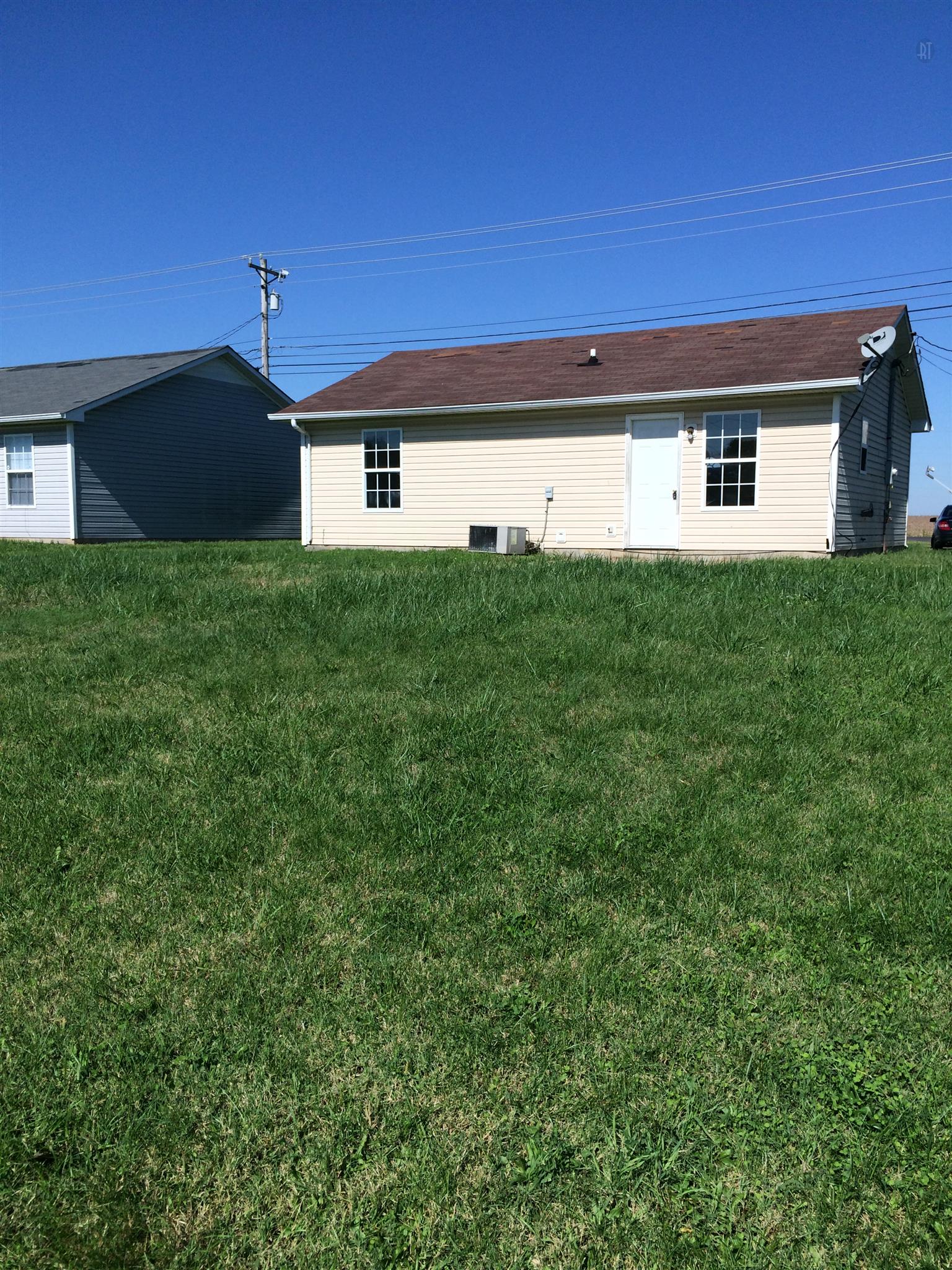 955 State Line Road Oak Grove, KY 42262 - Photo 2 of 14 a view of a garage
