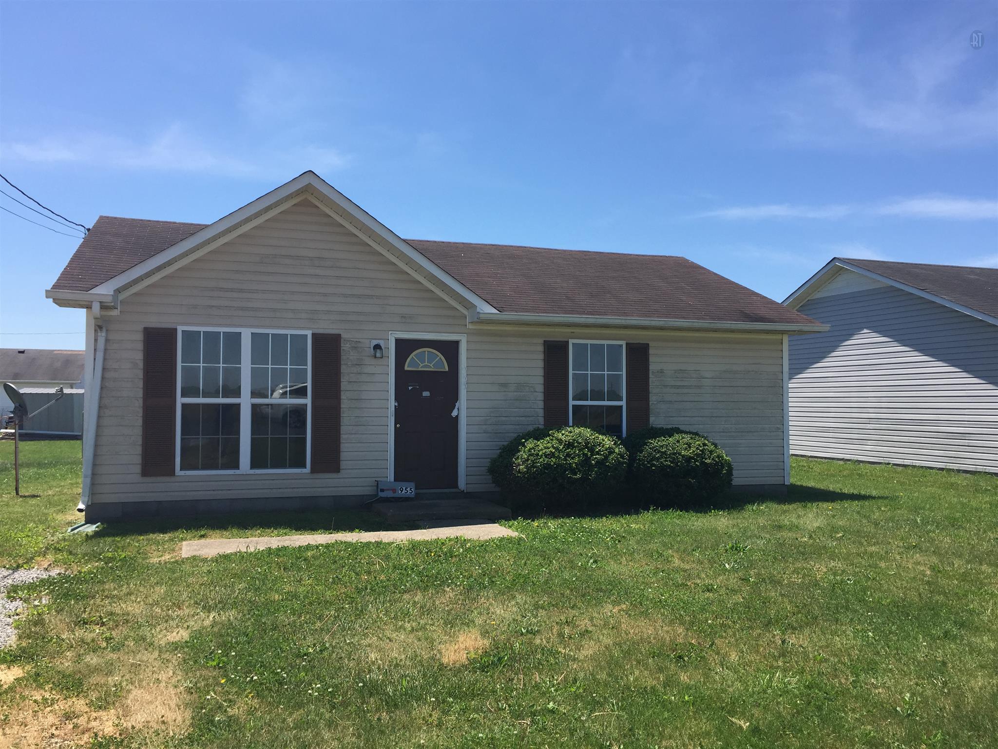 955 State Line Road Oak Grove, KY 42262 - Photo 5 of 14 a view of a house with a garden
