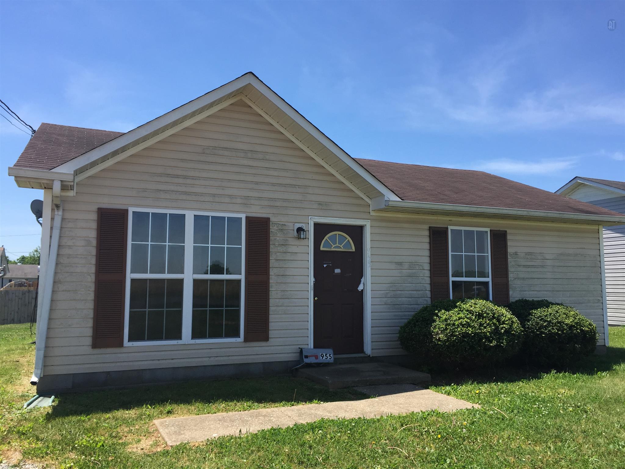 955 State Line Road Oak Grove, KY 42262 - Photo 6 of 14 front view of a house