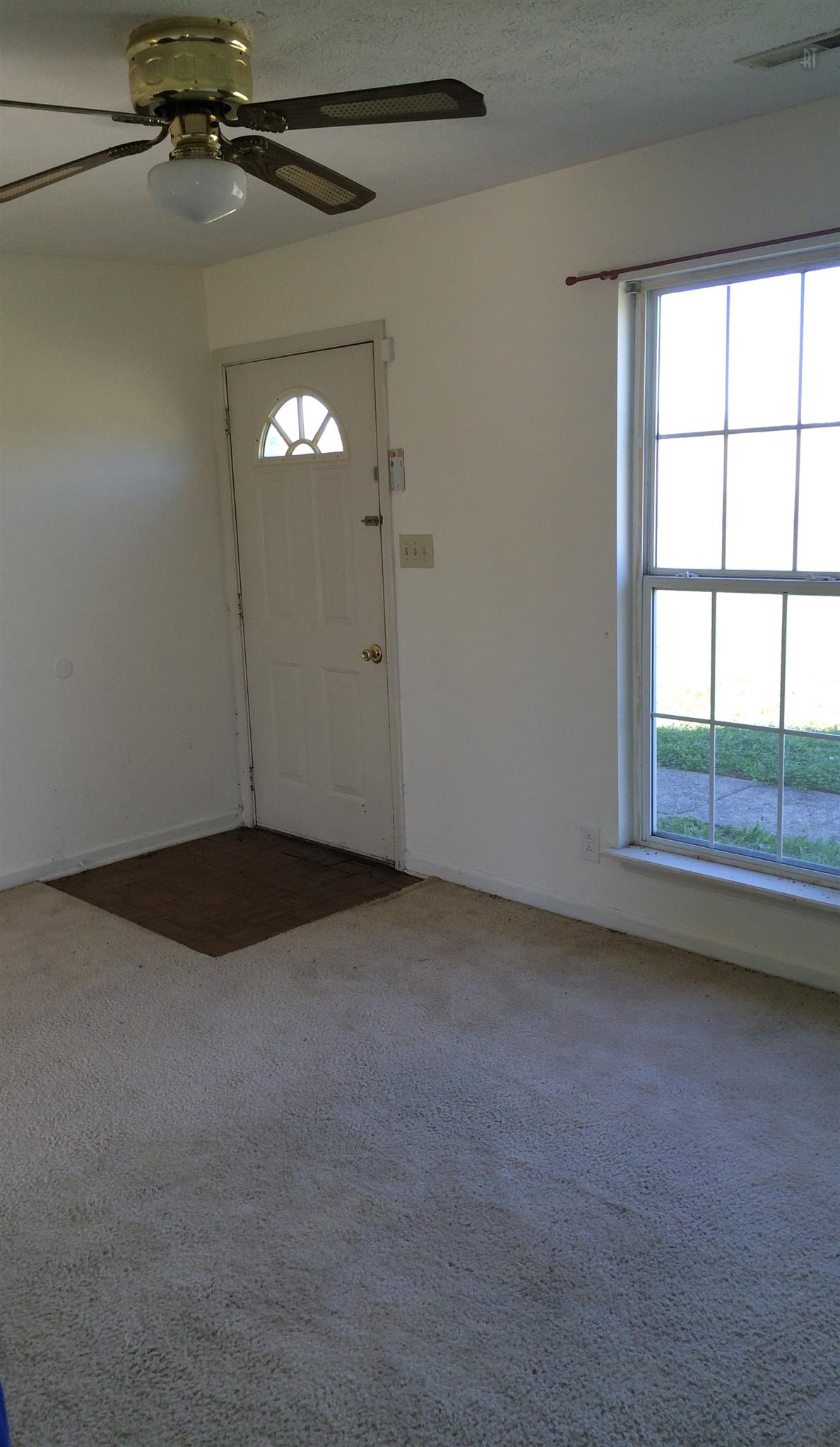 955 State Line Road Oak Grove, KY 42262 - Photo 8 of 14 an empty room with a window