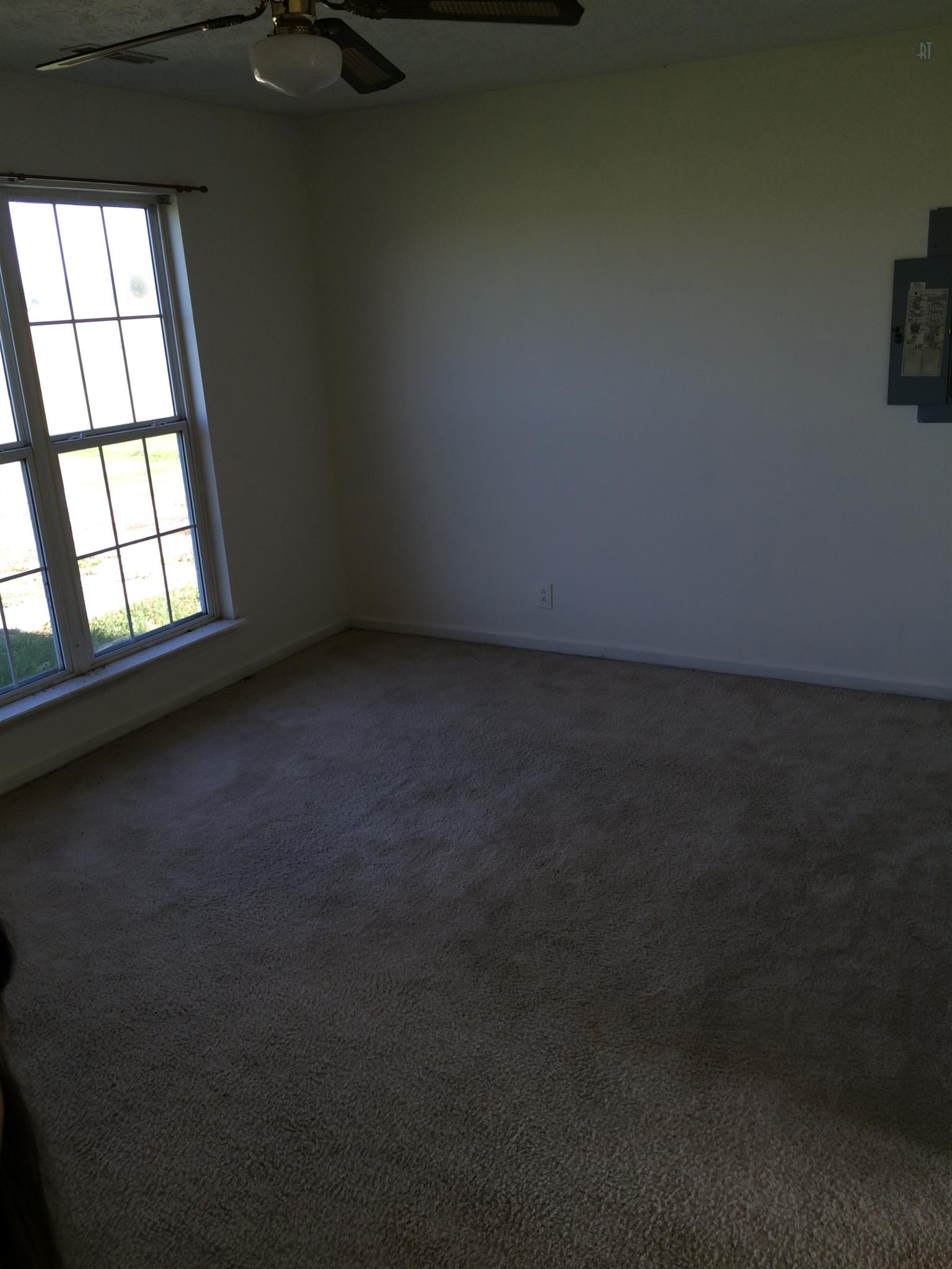 955 State Line Road Oak Grove, KY 42262 - Photo 9 of 14 an empty room with a window
