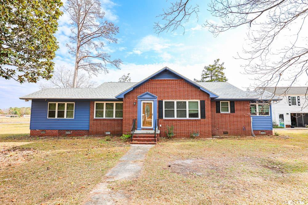 View of front of house featuring crawl space, a front lawn, and entry steps