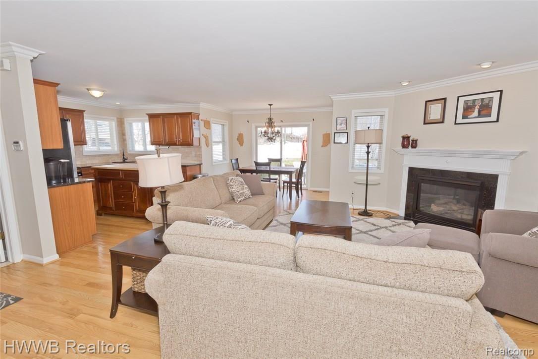 4124 Edgar Avenue Royal Oak, MI 48073 - Photo 8 of 42 Liz Edgar592A9130.jpg
